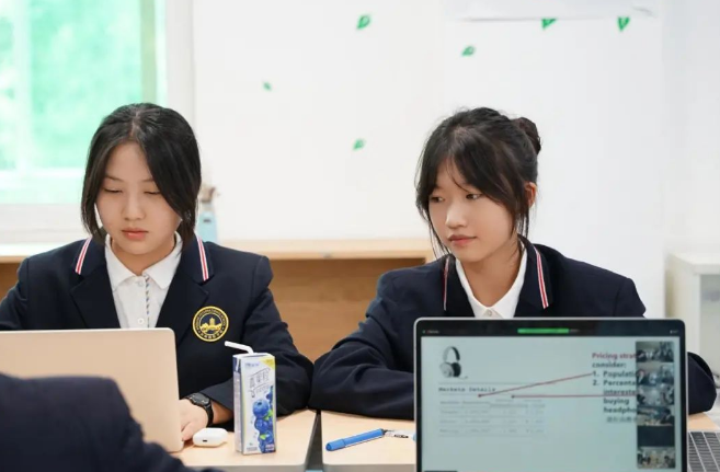 为明国际中美毕业生再创佳绩40%美国前50，100%前100，33%奖学金！ (图1)
