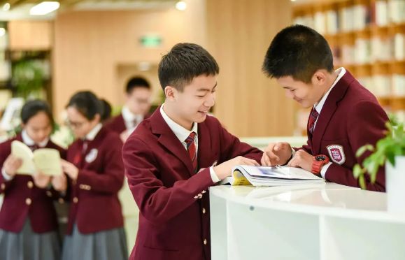 成都金苹果锦城第一中学国际课程