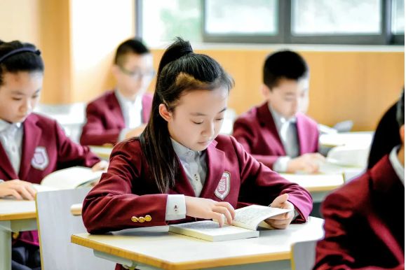 成都金苹果锦城第一中学国际课程