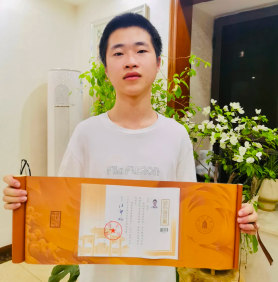 再传捷报！新津成外高二学子许多提前迈入川大少年班(图2)