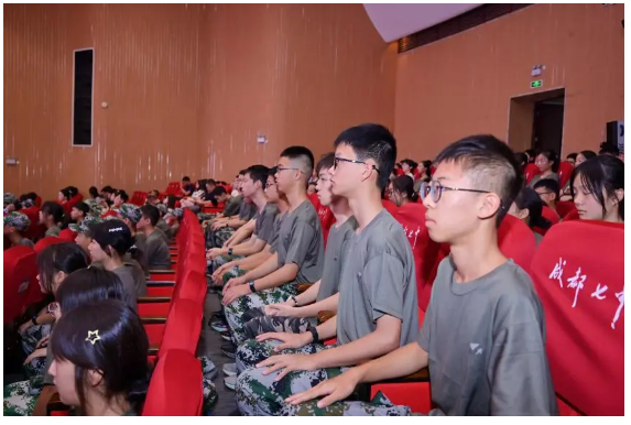 开学第一课・铭记与前行：成都七中师生回望抗战峥嵘，承志向未来(图12)