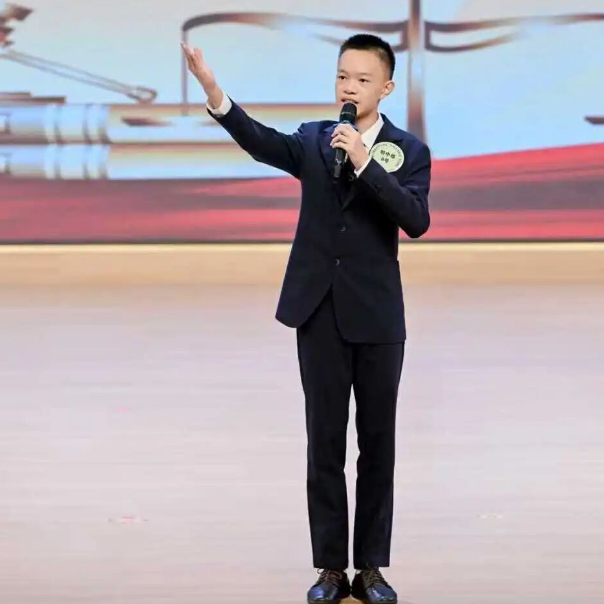 成实外学子“学宪法・讲宪法”创佳绩,以青春之力传法治之声(图6)